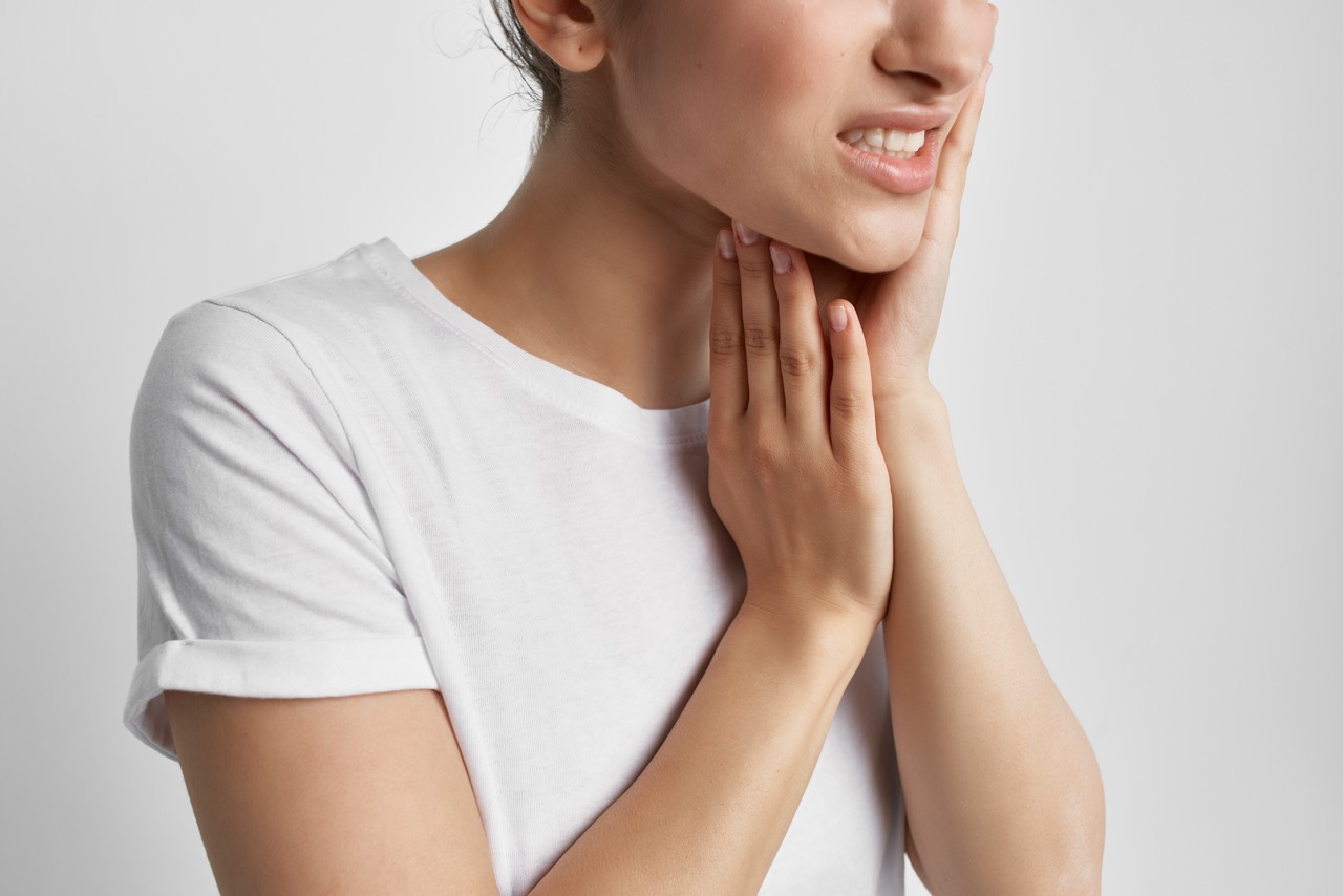 woman with toothache